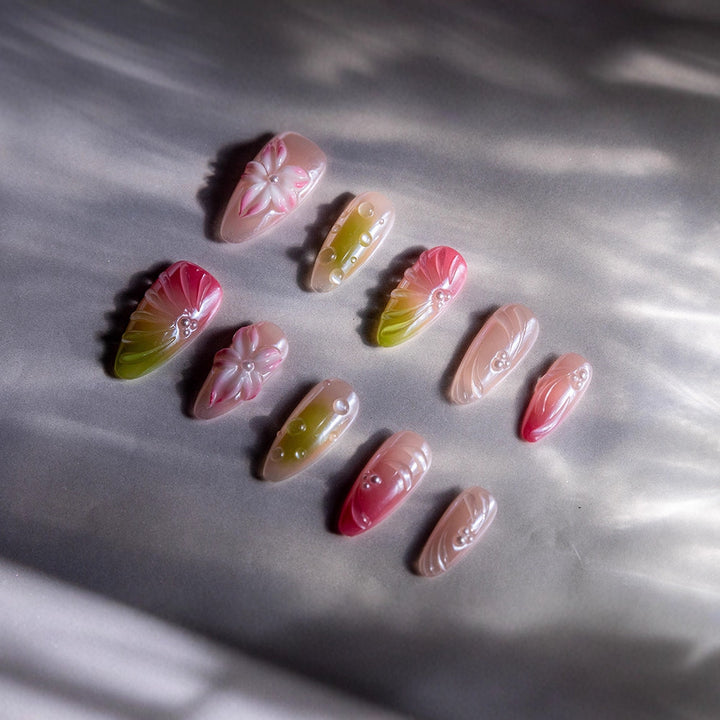 Floral Themed Decorative Press-On Nail Set
