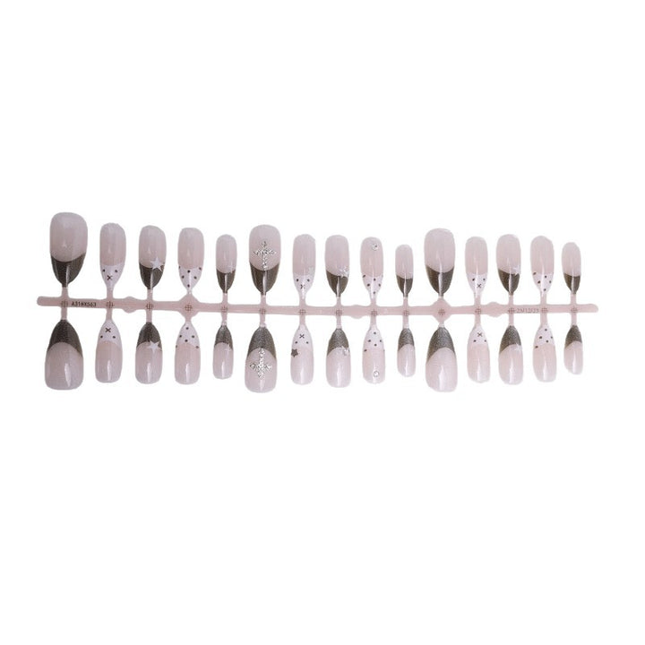 Glittering artificial nail design with elegant accents Kalsten