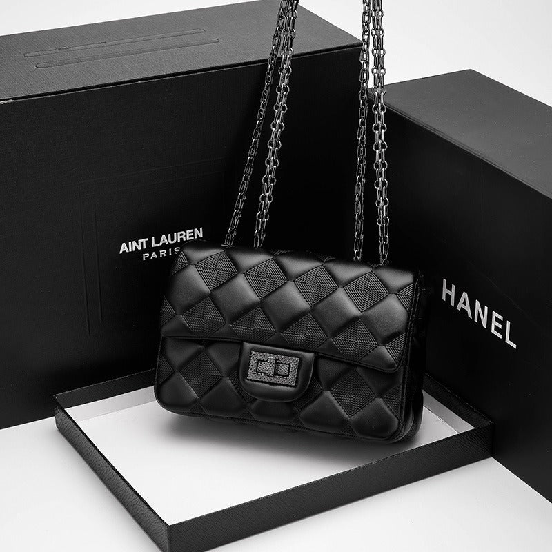 Elegant Quilted Chain Crossbody Bag  1791995074