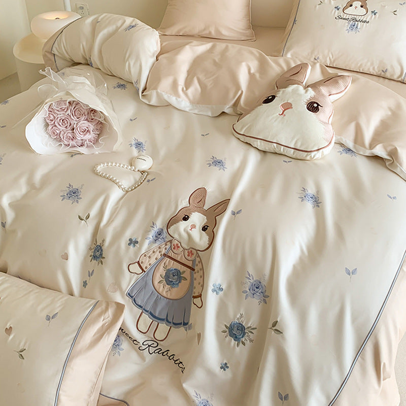 Children's bedding set made of cotton satin with embroidered bunny motif and delicate piping