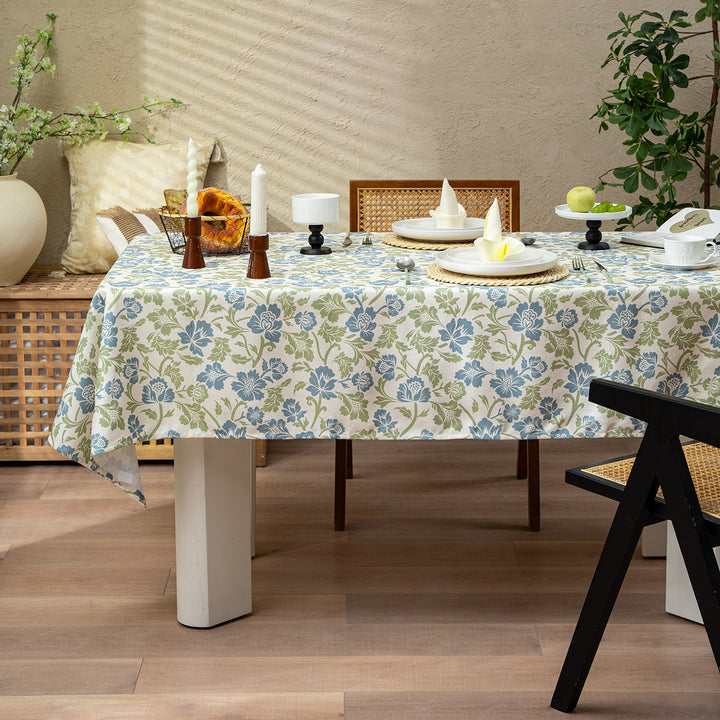 Rectangular tablecloth in country house style made of cotton blend fabric with floral all-over print Kalsten