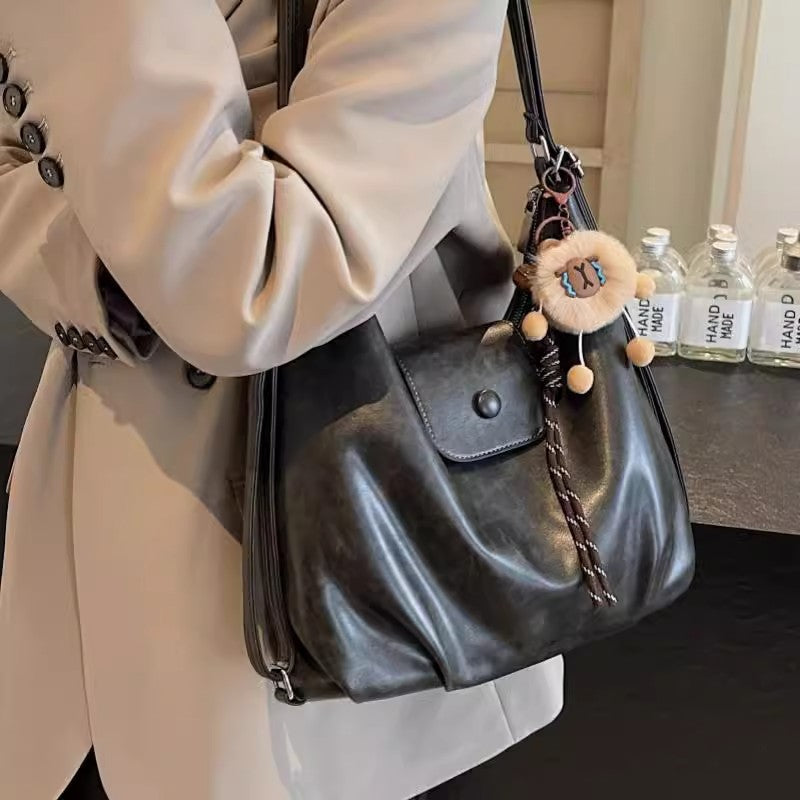Modern shoulder bag with practical flap closure Kalsten