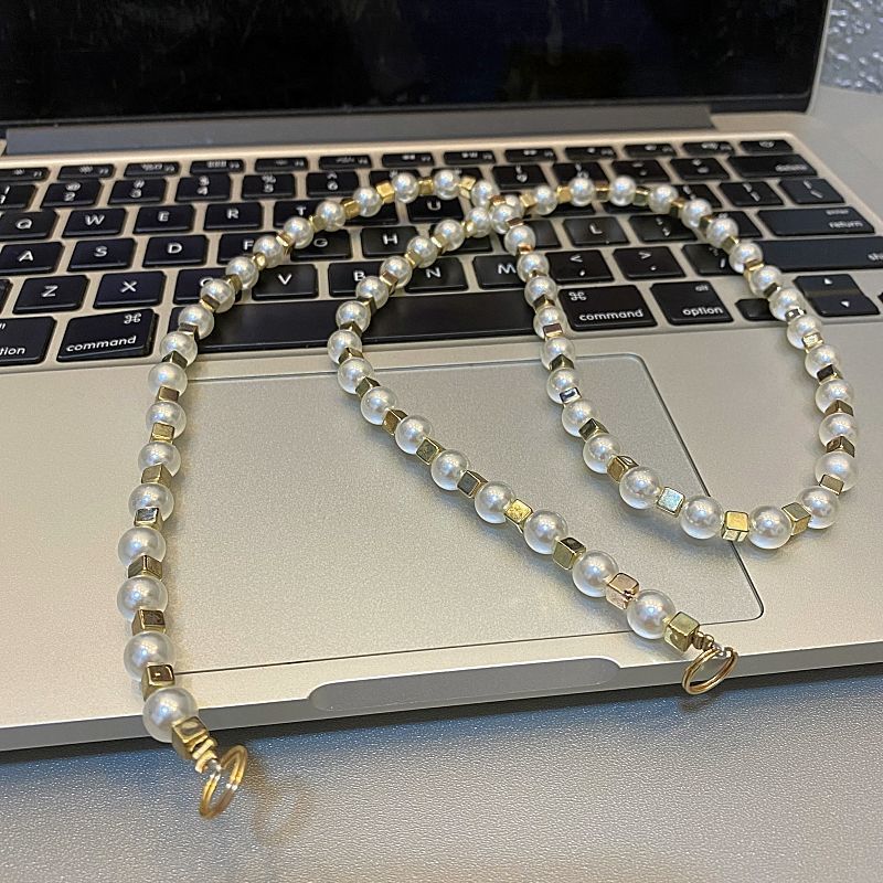 Elegant Beaded Eyewear Holder Kalsten