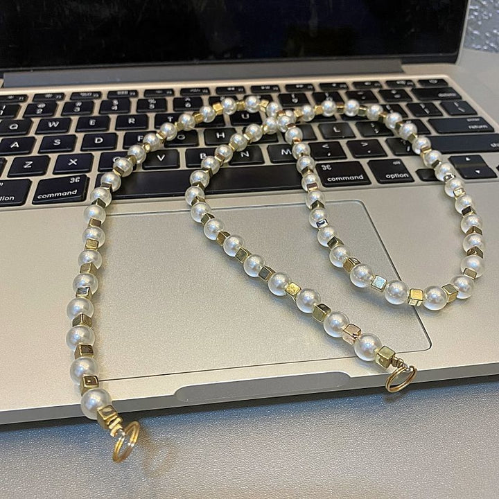 Elegant Beaded Eyewear Holder Kalsten