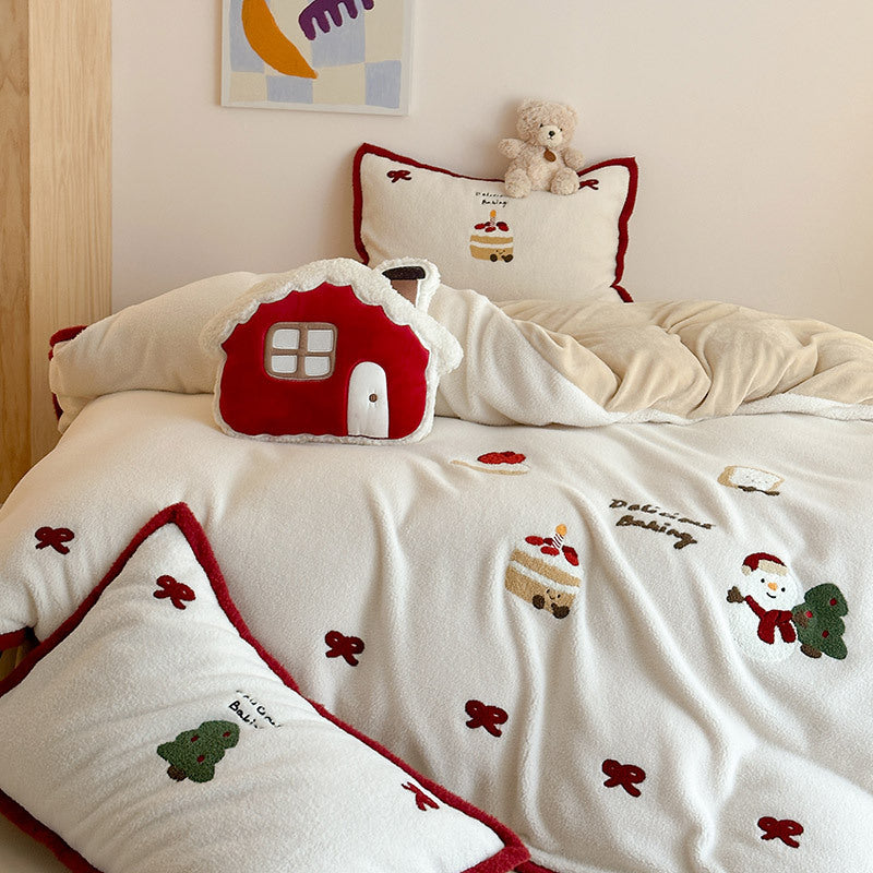 Cozy Reversible Bedding Set made of Teddy Fleece with Embroidered Designs and Decorative Piping