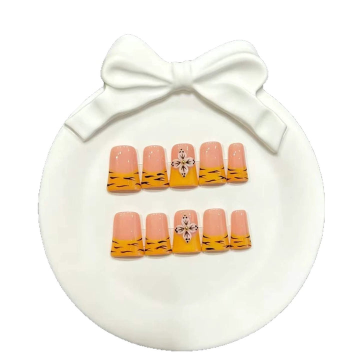 Artistic Gradient Press-On Nail Set