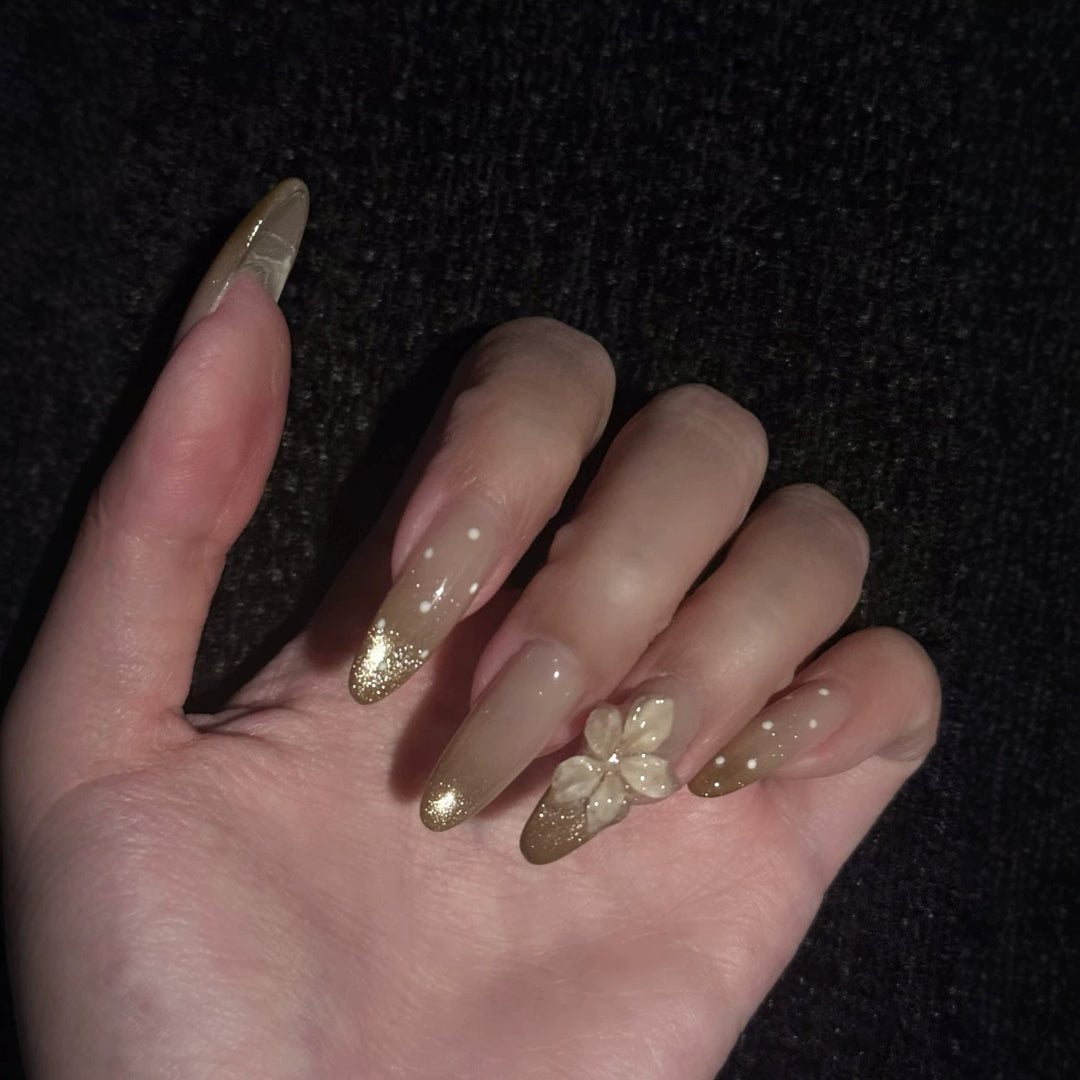 Elegant Floral Nail Art Extensions