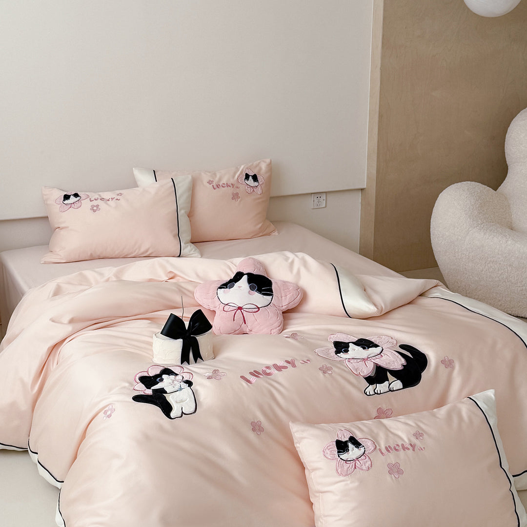 Bedding set with embroidered cat appliqués and soft cotton satin