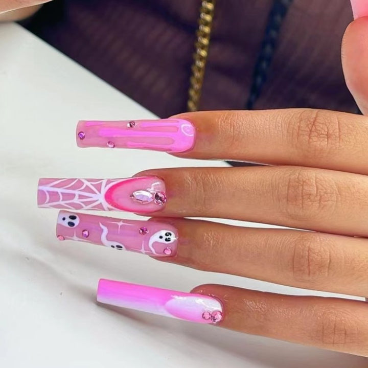 Artificial nails in a modern and elegant design Kalsten