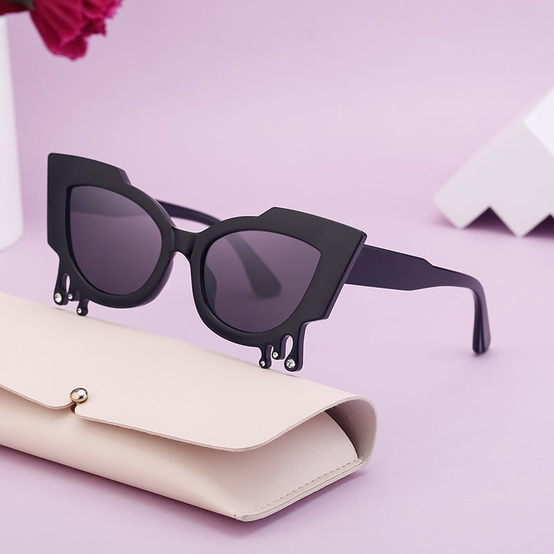 Women Exclusive Cat Eyes Sunglasses with Artistic Details Kalsten