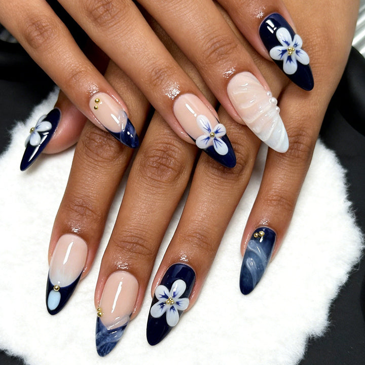 Floral Themed Press-On Nail Set Kalsten