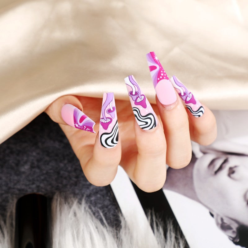 Artificial nails in modern abstract design Kalsten