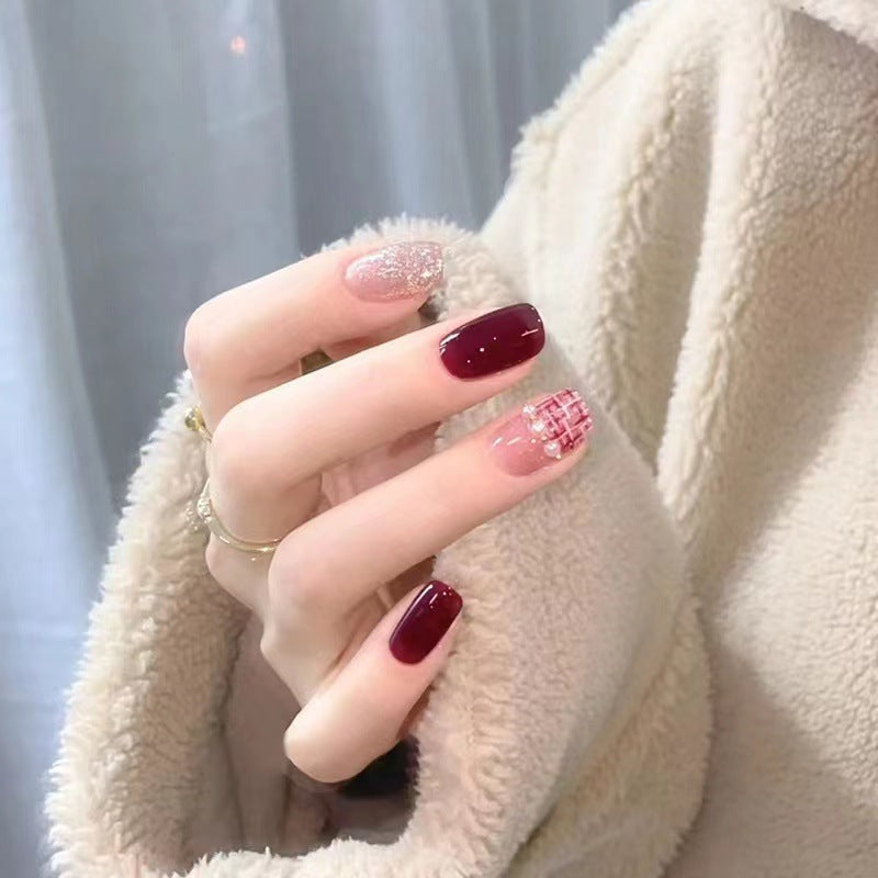 Artfully designed nail art Kalsten