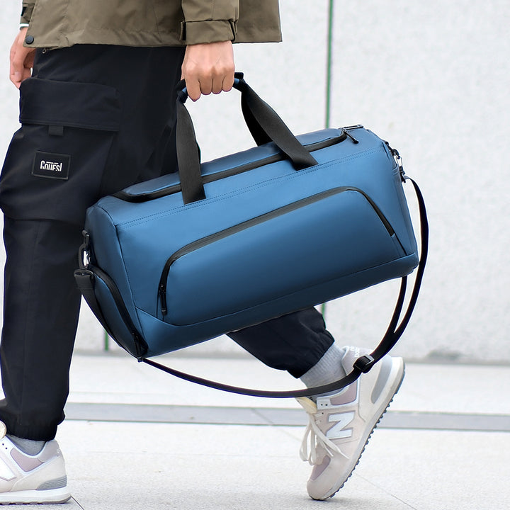 Sporty travel bag with extendable main compartment and multiple organizing pockets Kalsten