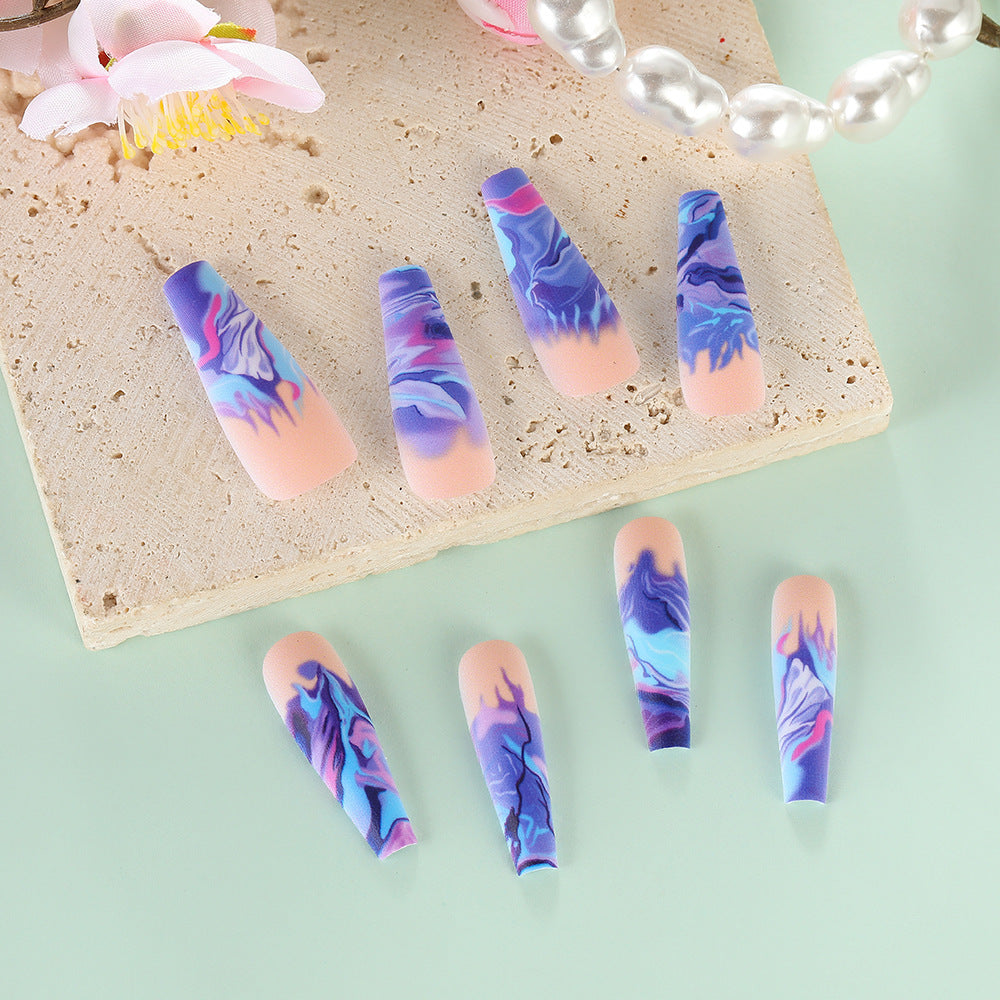 Artificial nails in modern marble design Kalsten