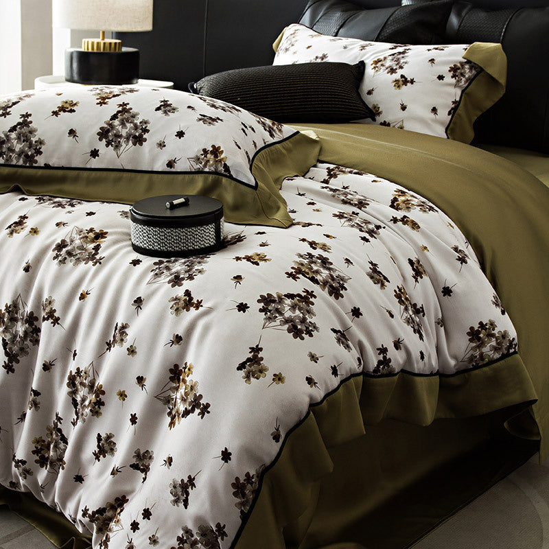 Elegant bedding set made of cotton satin with floral watercolor print, contrasting piping and ruffle