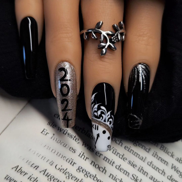 Artificial nails in elegant black and white design Kalsten