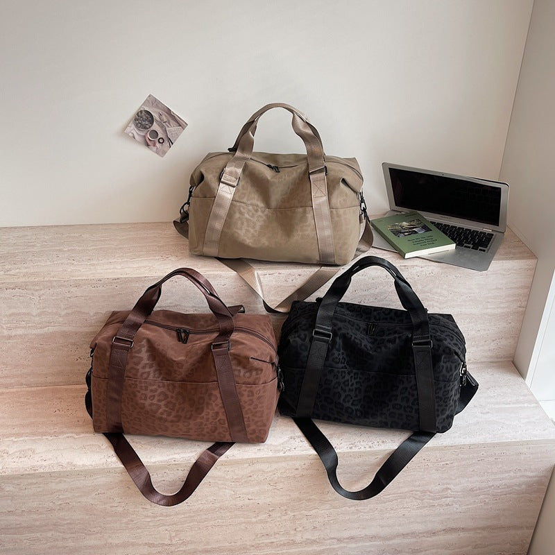 Sporty duffel bag with animal pattern and practical carrying options Kalsten