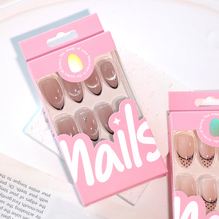 Artificial nail art with pearl and flower decorations Kalsten