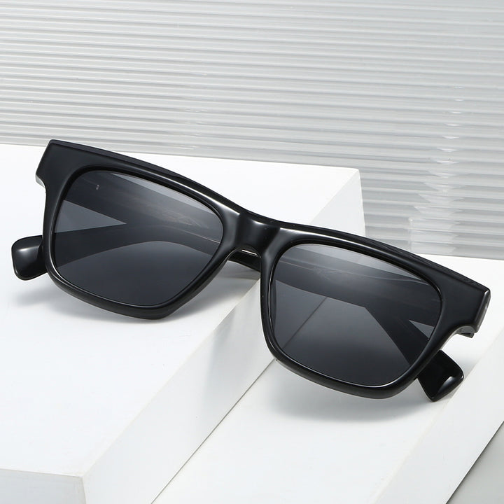Women stylish sunglasses in classic rectangular design Kalsten