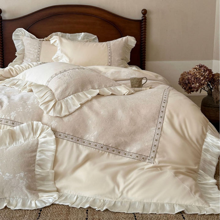 Luxurious bedding set in Chateau style with jacquard motif, satin flounce edge, and decorative trim