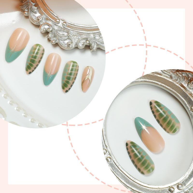 Artistic Press-On Nail Art Set with Decorative Metallic Accents Kalsten