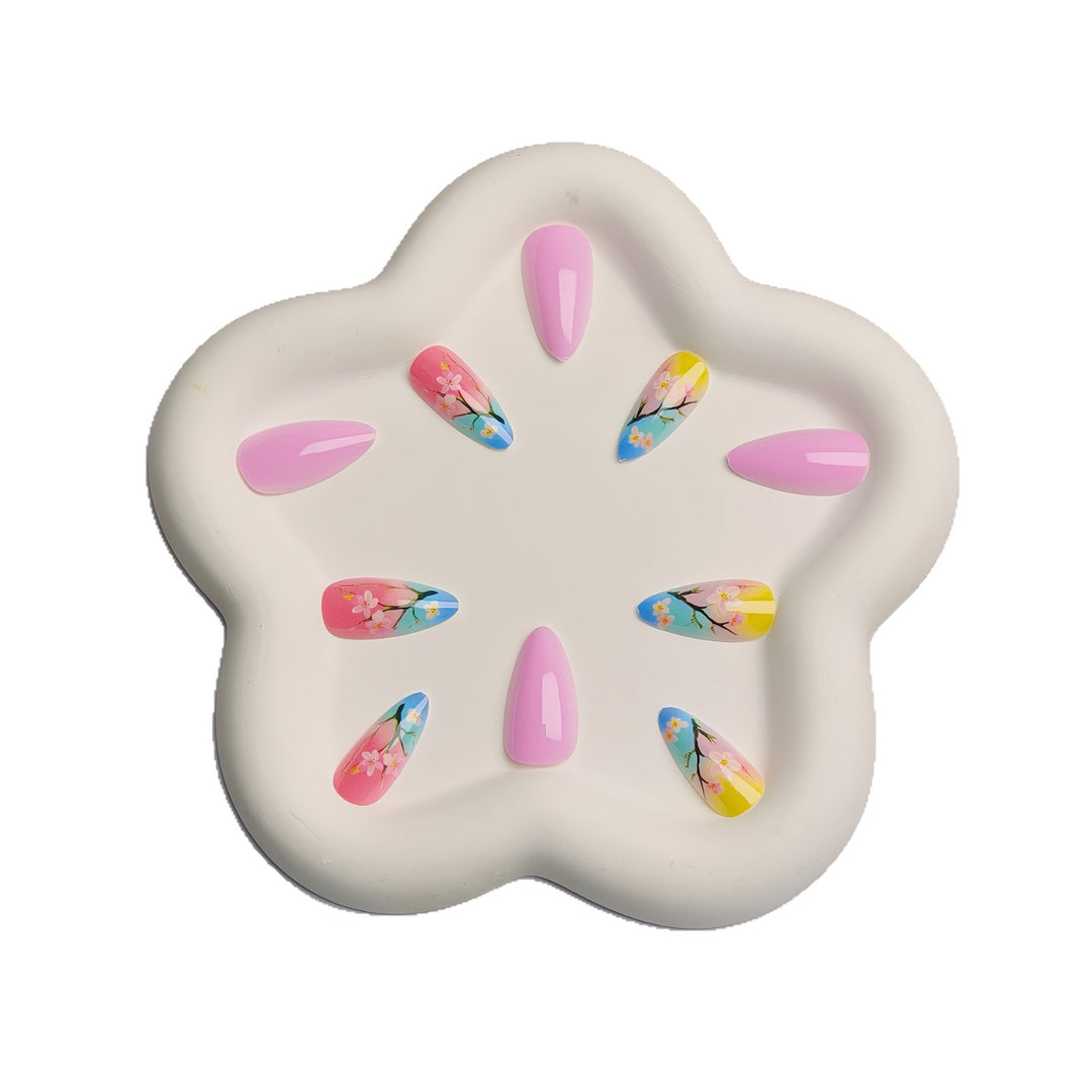 Floral Blossom-Themed Nail Art Kalsten