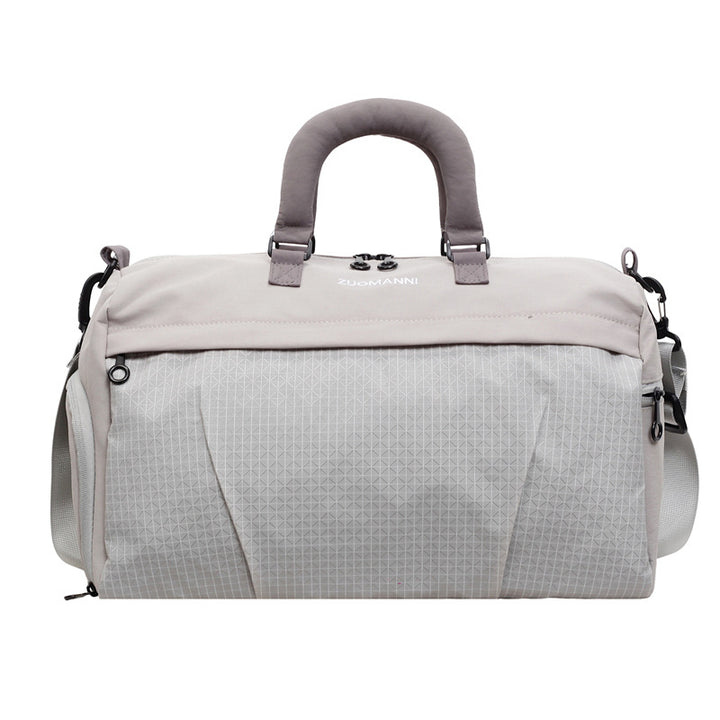 Sporty travel bag with padded carrying system and multiple compartments Kalsten