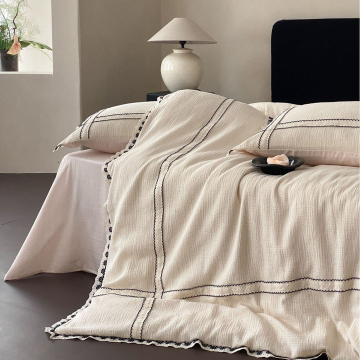 Bedding set made of cotton gauze with crocheted lace edge and decorative seams