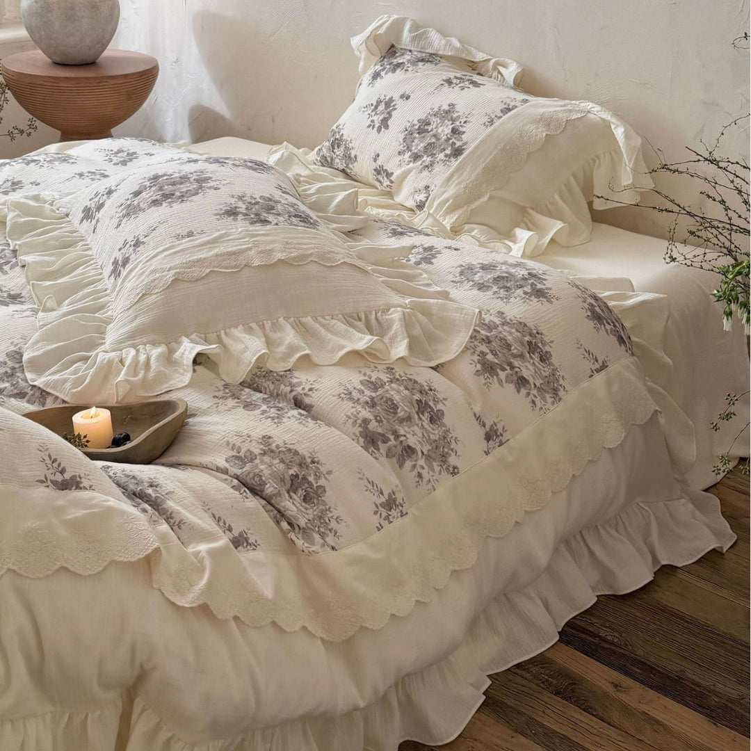 Cotton-linen bed linen set with ruffles and lace trim