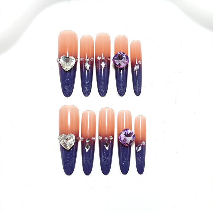 Artificial nails with glitter and elegant 3D applications Kalsten
