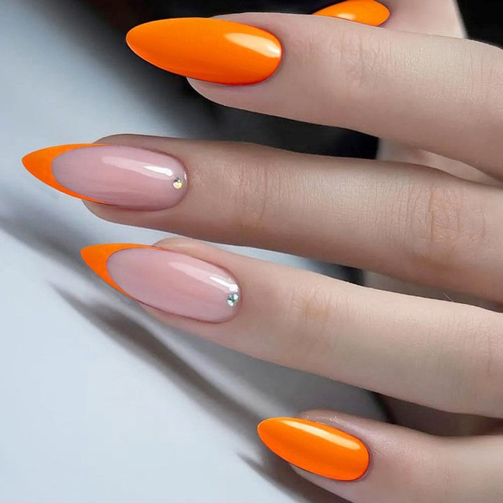 Artificial nail set with creative designs and shiny accents Kalsten