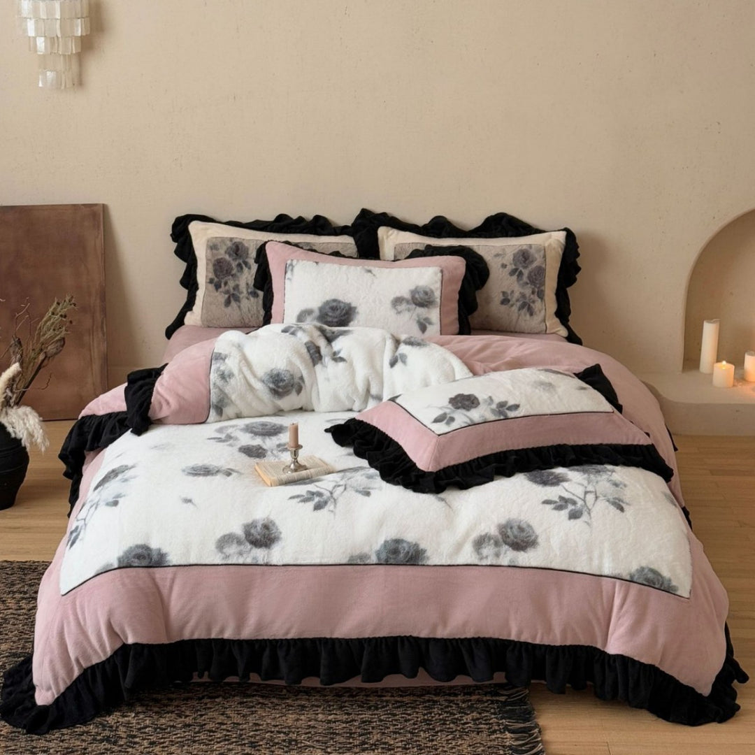 Bedding set watercolor flower print with structured chenille front and contrasting wave edge