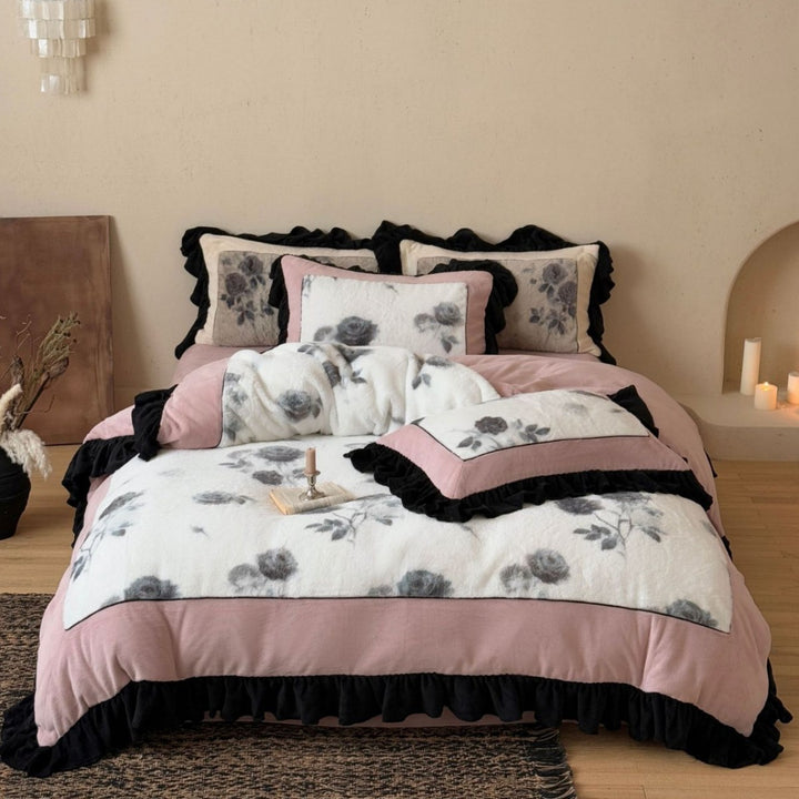 Bedding set watercolor flower print with structured chenille front and contrasting wave edge