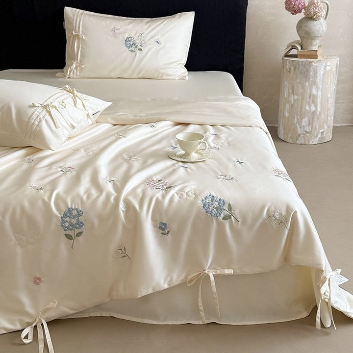 Embroidered satin bedspread set with ties and silky-glossy surface
