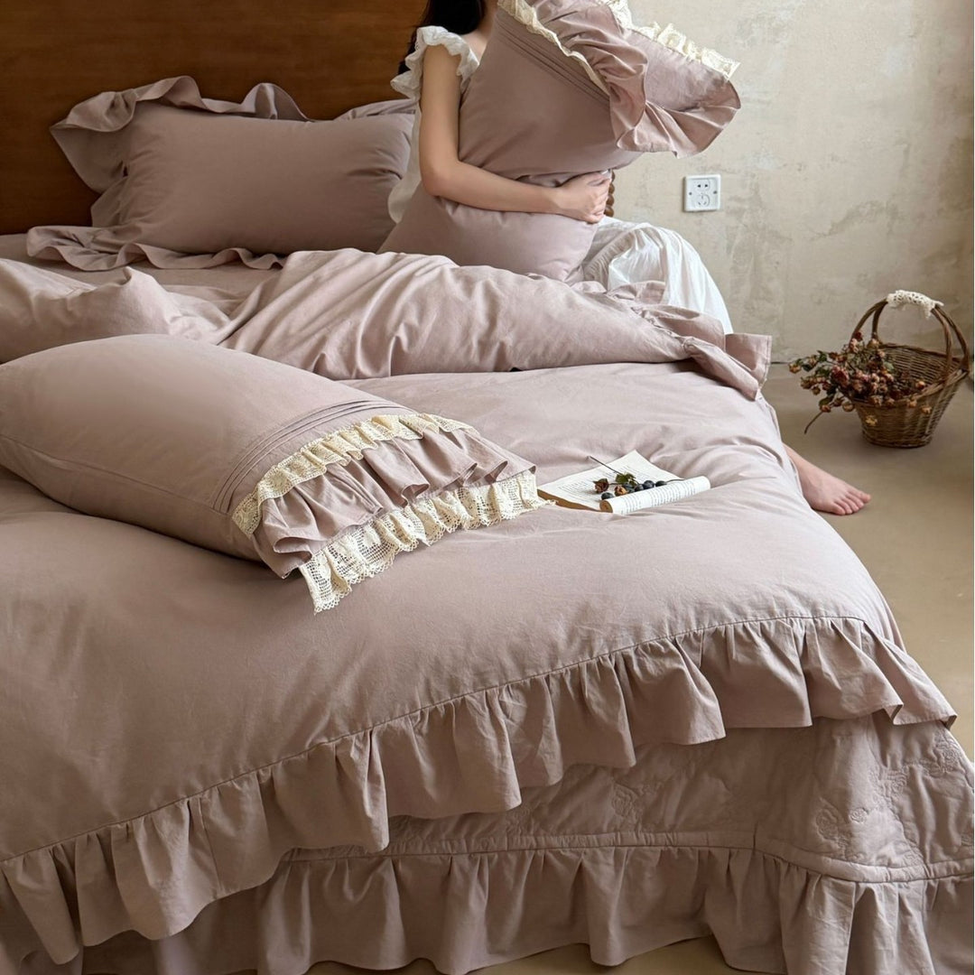 Romantic ruffle bedding set with lace trim and cotton-linen blend
