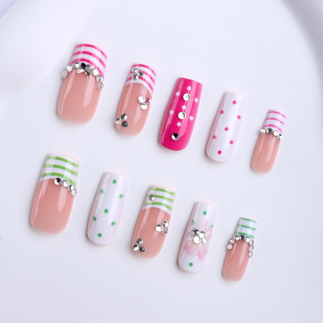 Artificial nails with creative patterns and applications Kalsten