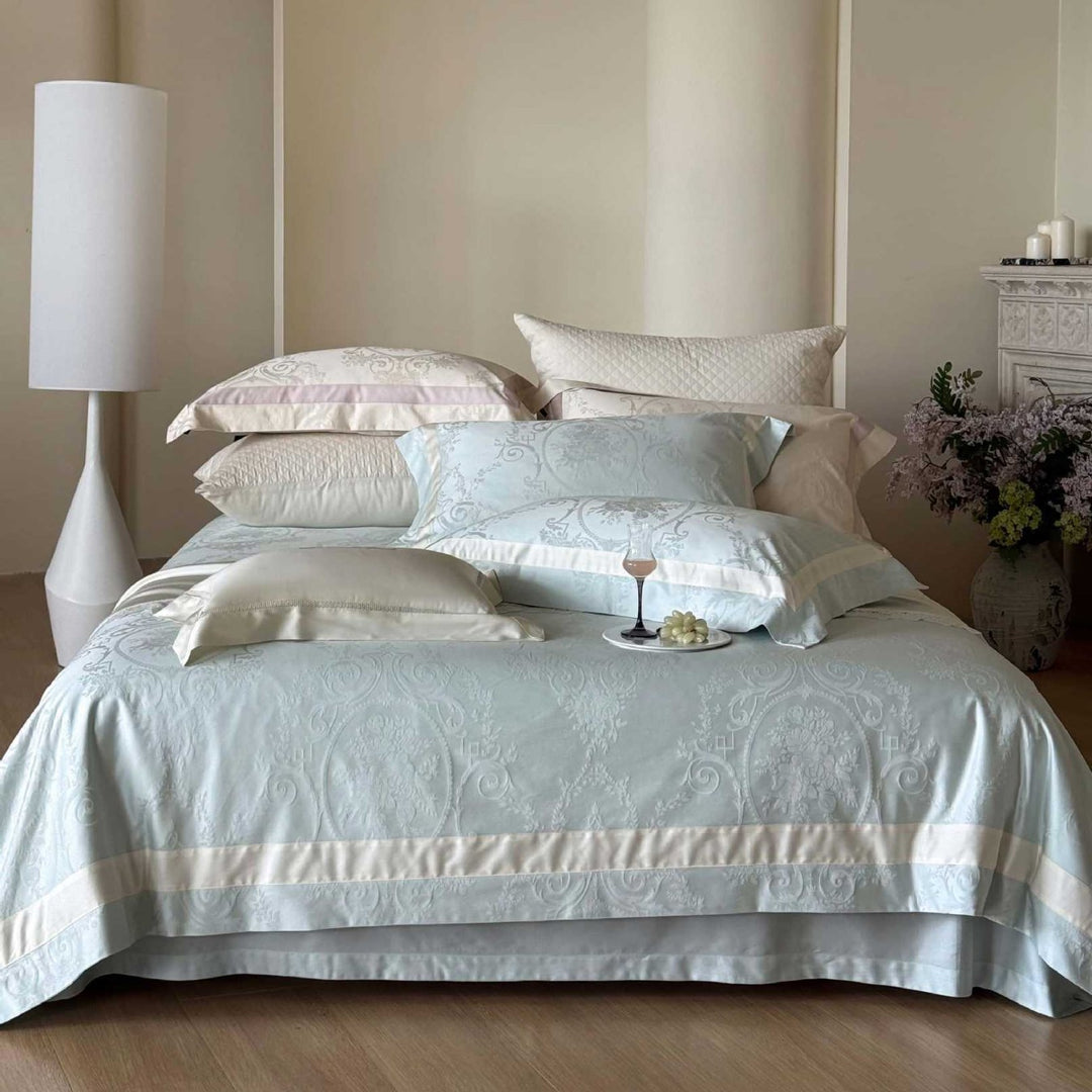 Luxurious jacquard bedding set with damask pattern and satin border