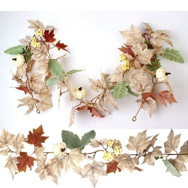 Autumn-Themed Decorative Leaf Garland