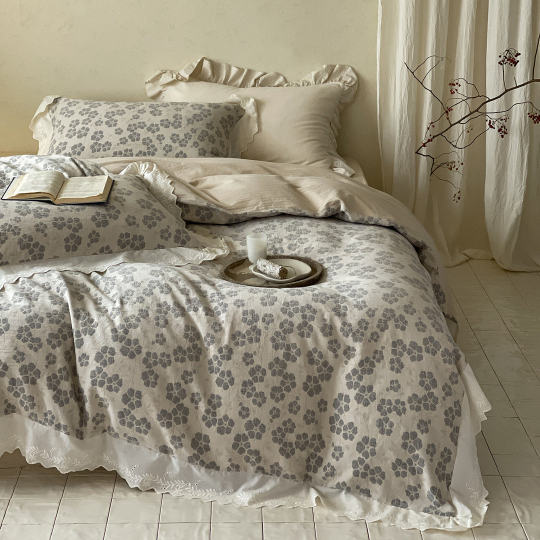 Bedding set made of cotton-linen with floral print and wavy hem