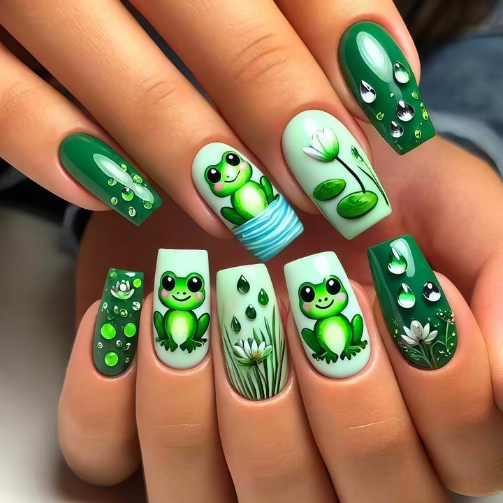 Creative art nails with frogs and plant details Kalsten