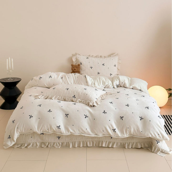 Padded bedding set with embroidered bows and frill
