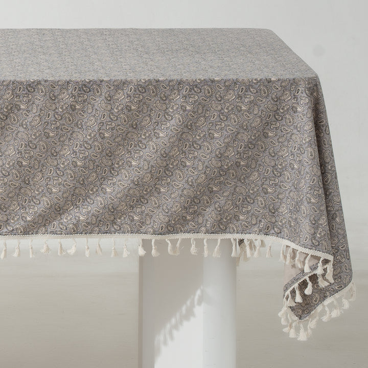 Rectangular tablecloth made of cotton-linen blend with delicate floral print and tassels
