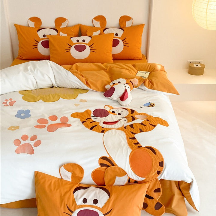 Children's bedding set with three-dimensional tiger applique and ear pillow