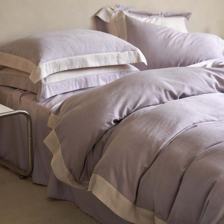 High-quality bedding set made of cotton satin with jacquard floral relief and contrasting hem finishing