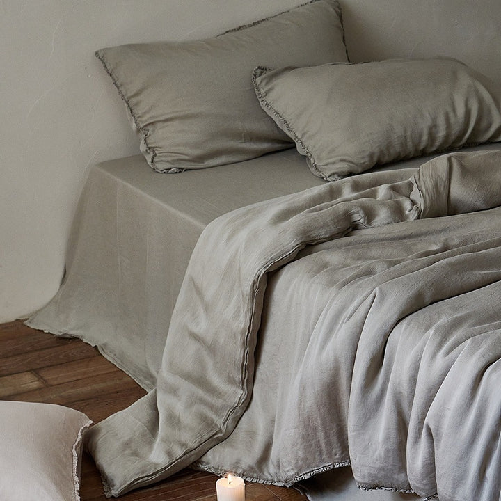 Linen bedding set with fine ruffle and soft-washed texture