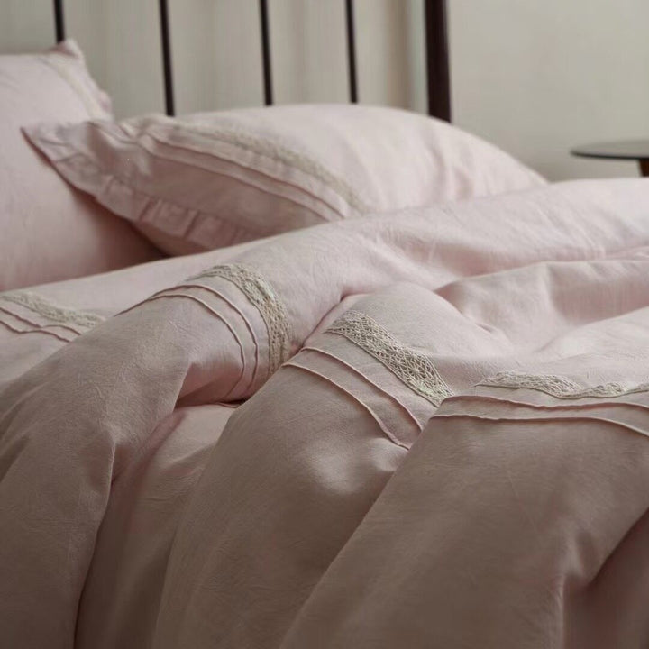Bedding set in linen look with delicate crochet lace