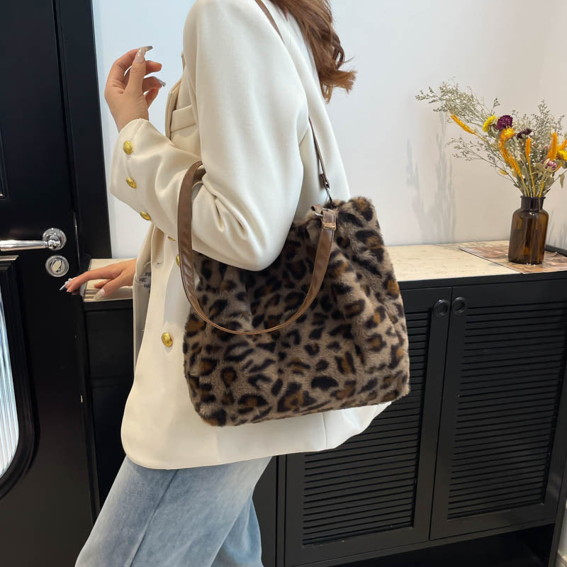 Luxurious Leopard Print Fur Bucket Bag