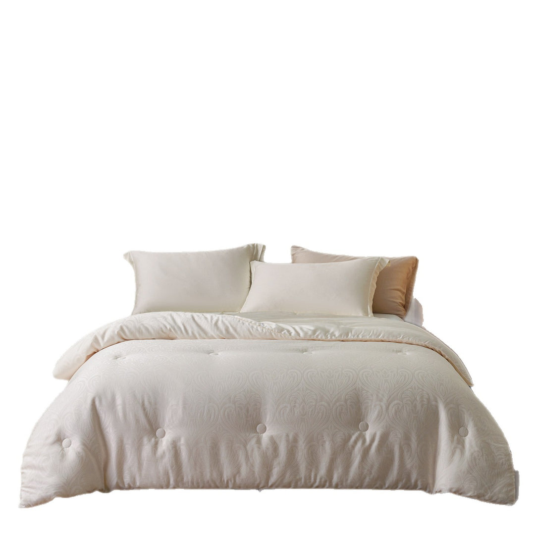 Luxurious quilted all-season duvet with jacquard relief and hotel-quality cover