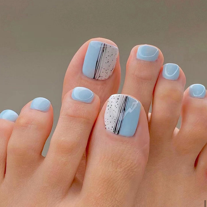 Artful nail art with modern graphics Kalsten